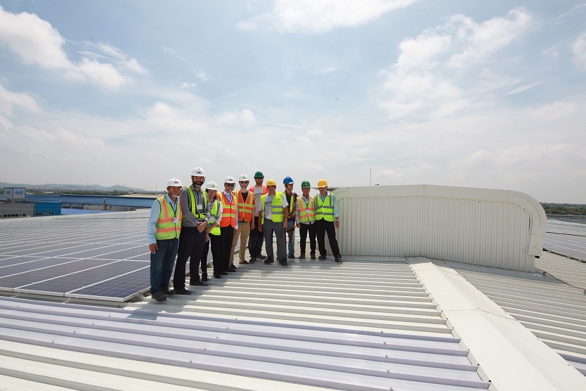 Das vietnamesische Unternehmen Swire Cold Storage ließ das Dach ihres Kühlhauses in der Nähe von Hanoi mit einer Photovoltaikanlage deutscher Bauart bestücken.
