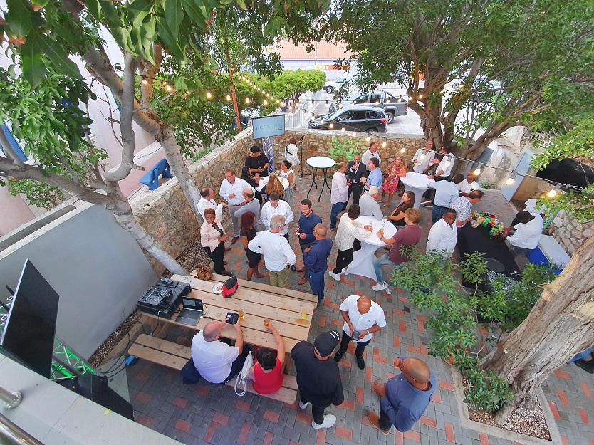Netzwerkempfang mit 30 Personen und deutscher Delegation bei CINEX auf Curacao