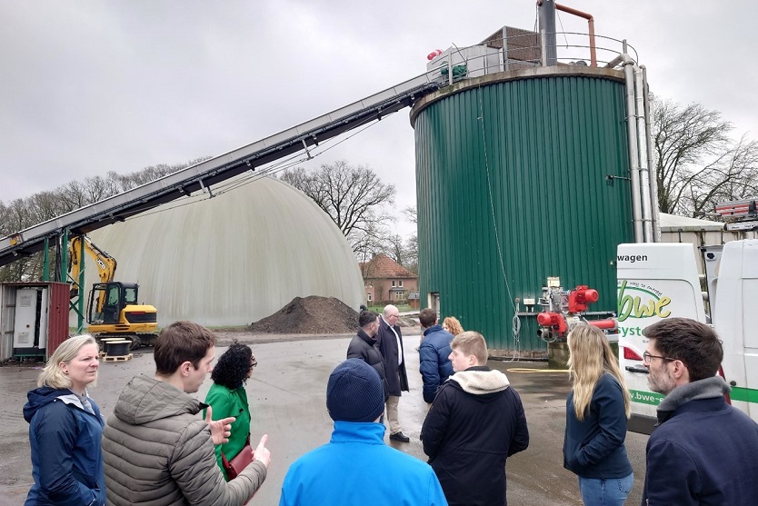 Delegation besucht eine Biogasanlage inklusive Gasspeicher in Greven, NRW.