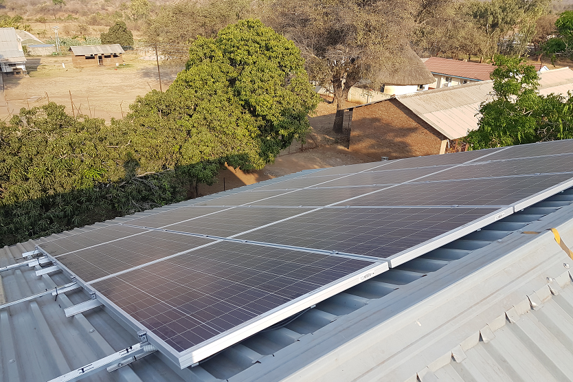Zuverlässiger Solarstrom für ein Missionskrankenhaus, Transparenz für Spender und Investoren: Referenzprojekt in Simbabwe