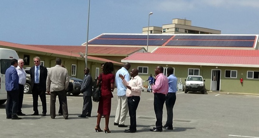 Die netzgekoppelte PV-Anlage an der Luanda International School wurde am 10.12.2014 feierlich eröffnet