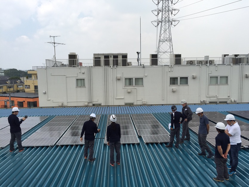Theorie unter Dach, Praxis eine Etage höher: Das neue Schulungszentrum wurde am ADLER Solar Works „Partnertag“ am 11. Juli 2016 präsentiert.