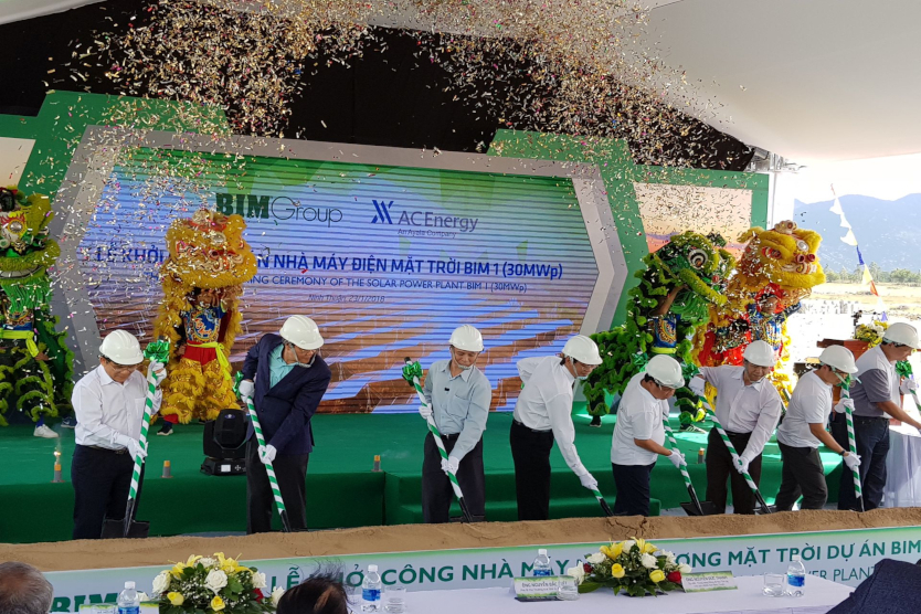Die Feier zum Spatenstich am 23.01.2018 leitet den Bau des Solarparks in Vietnam ein.
