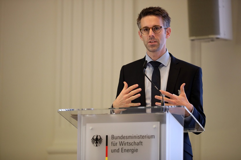  Christian Glenz, BMWi, stellt die Investitionsgarantien des Bundes vor. 